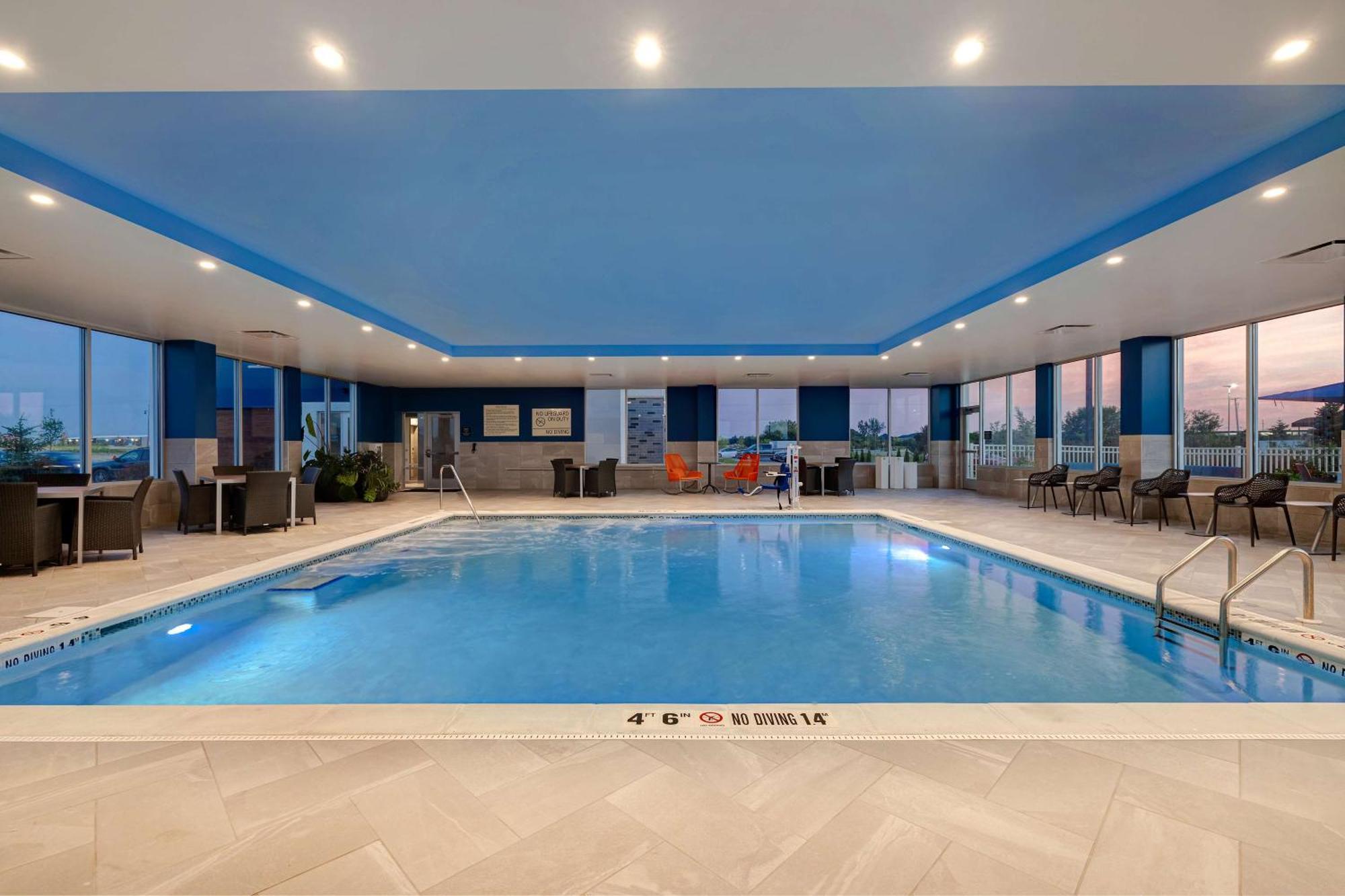 Hampton Inn Crown Point, In Экстерьер фото